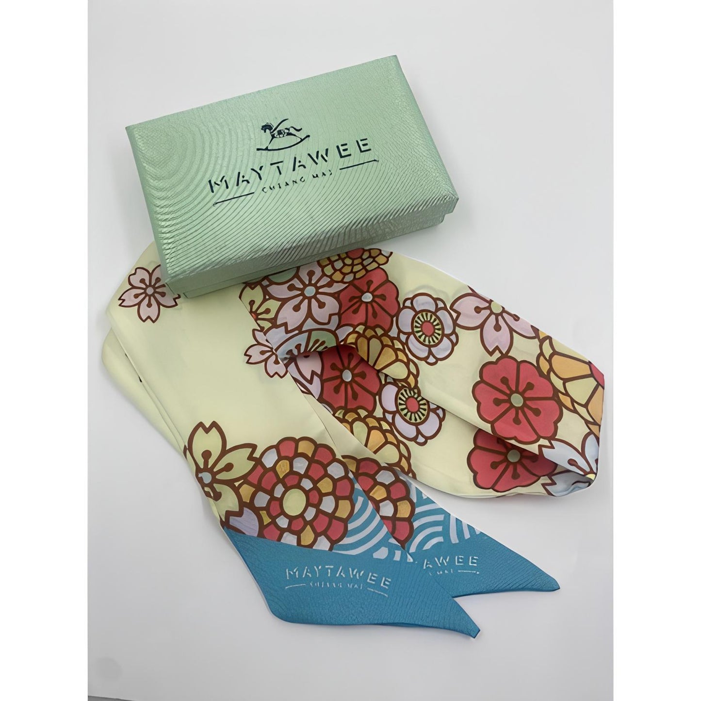 Yellow Scarf (Maytawee)